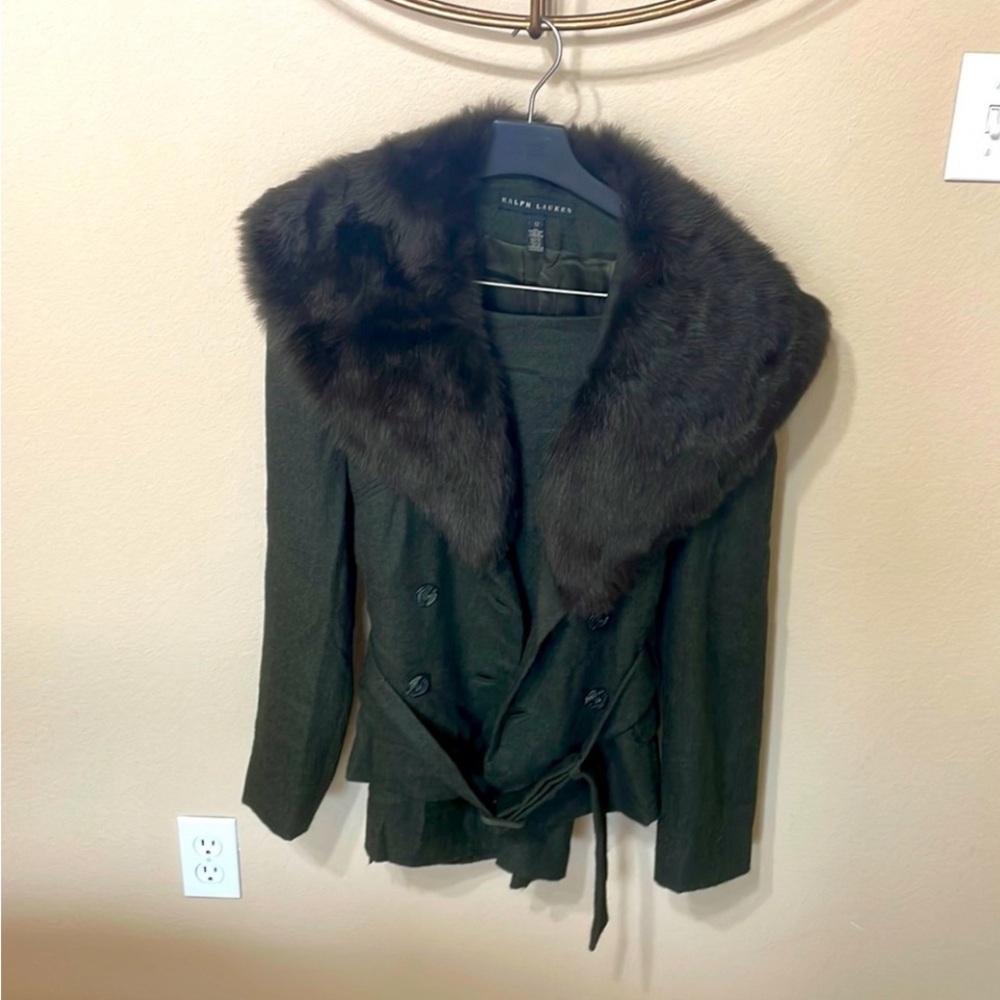 Ralph Lauren green wool skirt suit - jacket belted w fur collar (12), sk…     